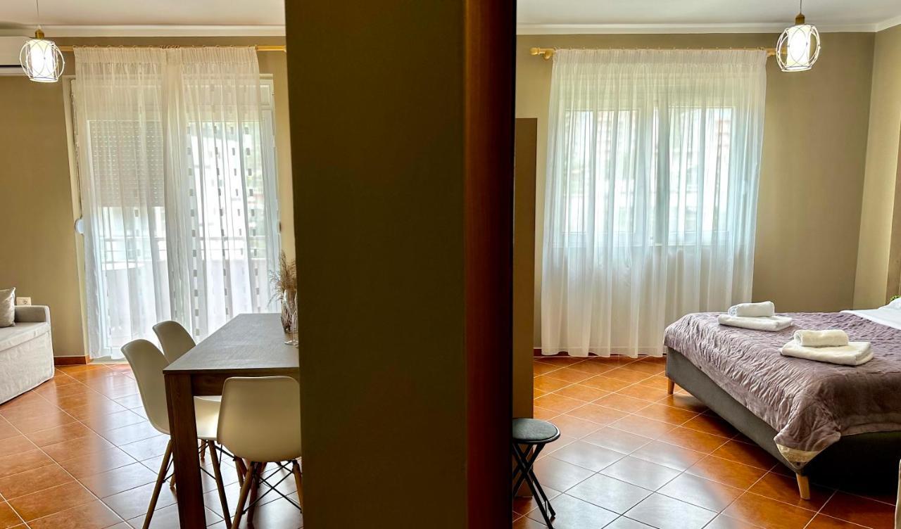 Vlorë Family Suite Residence מראה חיצוני תמונה